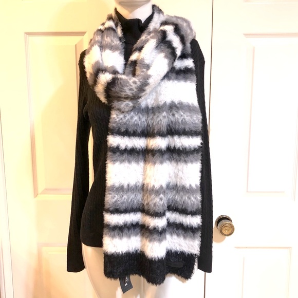 Steve Madden-Brushed Knit Chevron Stripe Scarf-NWT - Picture 2 of 5